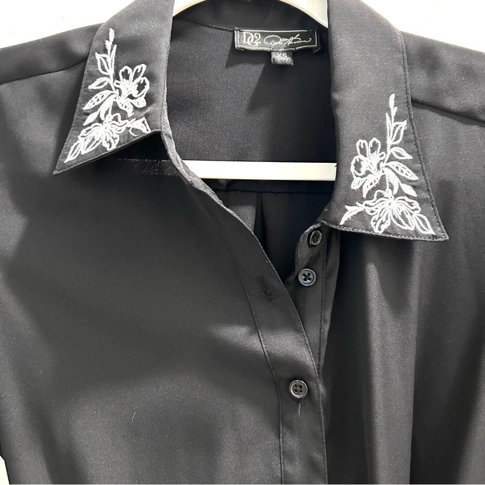 DG2 by Diane Gilman Belted long sleeve Black Dress with White Embroidered Collar - Picture 5 of 6